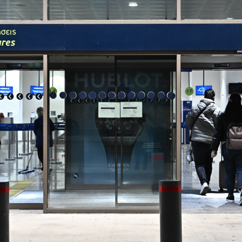 Κλείνουν από σήμερα τα αεροδρόμια Σαντορίνης και Κέρκυρας - Για ποιον λόγο