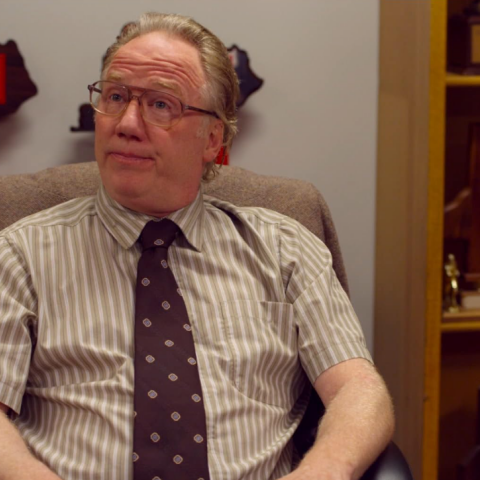 Ο Τίμοθι Μπάσφιλντ παραδόθηκε μετά τις κατηγορίες σεξουαλικής κακοποίησης ανηλίκων