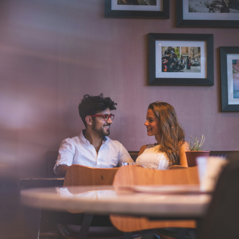 Ζευγάρι σε εστιατόριο