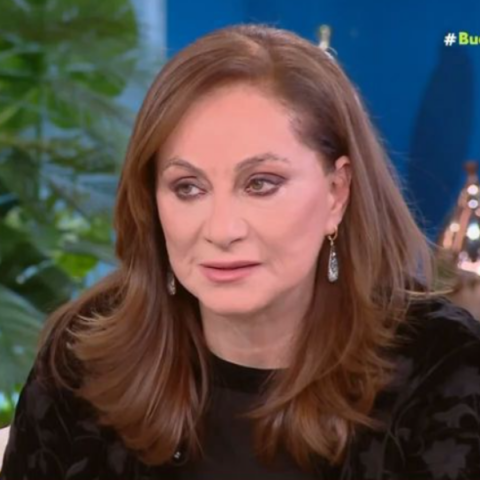 Φιλαρέτη Κομνηνού: Μια φορά έδωσα το τηλέφωνό μου σε θαυμάστρια και από εκεί ξεκίνησε ένα βάσανο