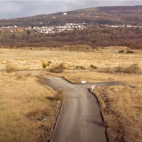 Μυστήριο με χωριό που μοιάζει με σκηνικό ταινίας τρόμου - Οι θεωρίες για τη ξαφνική εγκατάλειψή του