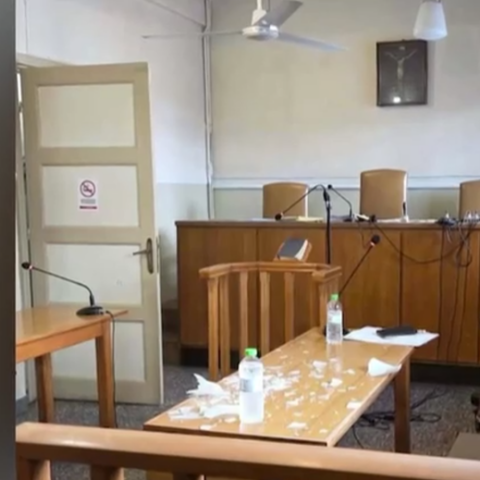 Φωτιστικό έπεσε στο κεφάλι δικηγόρου μέσα στο Πρωτοδικείο Νάουσας
