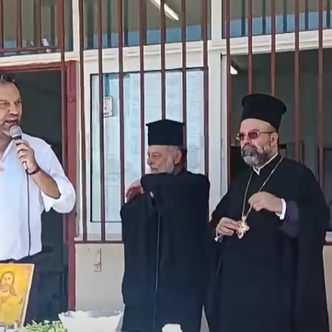 Επεισοδιακός αγιασμός στη Ρόδο: Μαθητές γύρισαν την πλάτη στον δήμαρχο - Η αντίδρασή του και η απάντηση του διευθυντή