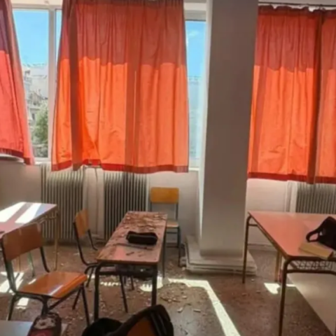 Πάτρα: Έπεσε κομάτι οροφής σχολείου ενώ μέσα βρίσκονταν μαθητές - Aπό τύχη γλίτωσε μία μαθήτρια
