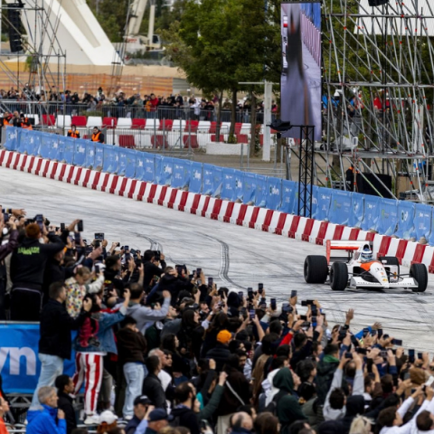 Allwyn x McLaren Racing: Όταν θρυλικοί οδηγοί και McLaren πάτησαν γκάζι στο ΟΑΚΑ