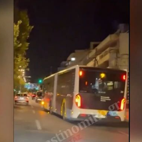 Βίντεο ντοκουμέντο από την επικίνδυνη πορεία λεωφορείου: Παραβίασε δύο κόκκινα φανάρια και έκανε ελιγμούς