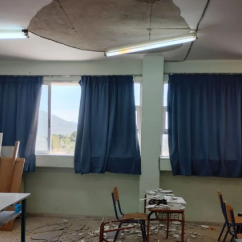 Σε κατασκευαστική κακοτεχνία αποδίδεται η αποκόλληση σοβά οροφής που τραυμάτισε μαθητή στο Γυμνάσιο Βασιλικών