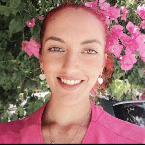 Η Κυριακή Γρίβα δολοφονήθηκε από τον πρώην σύντροφό της έξω από το Αστυνομικό Τμήμα των Αγίων Αναργύρων την 1η Απριλίου