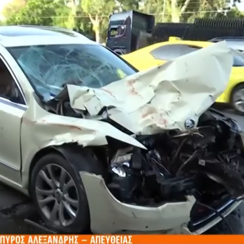 Το ταξί μετά το τροχαίο δυστύχημα