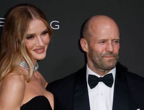 Τζέισον Στέιθαμ: Στην Αντίπαρο με τη Ρόζι Χάντινγκτον