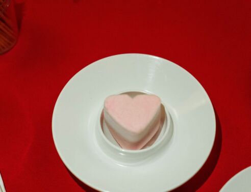 Μόνος στο εστιατόριο ανήμερα του Αγίου Βαλεντίνου – Η τάση που σπάει τα στερεότυπα