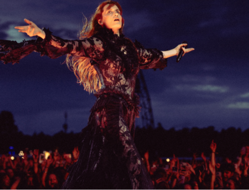  Η Φλόρενς Γουέλς έγινε 40 και ο Alexander McQueen της έφτιαξε δύο φορέματα μόνο για εκείνη
