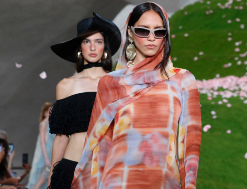 New York Fashion Week 2026: Τα μεγάλα ονόματα, οι επιστροφές και όλα όσα φέρνει η Εβδομάδα Μόδας