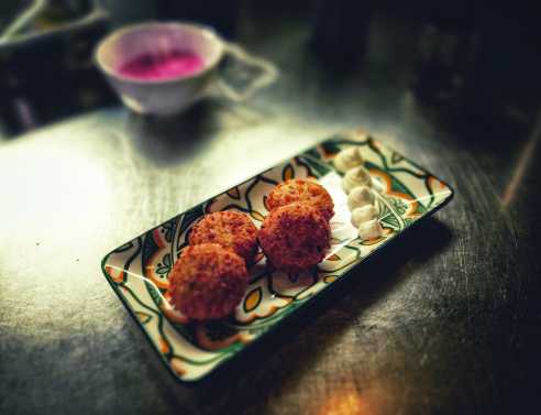 «Ένα νερό»: Η μοντέρνα ταβέρνα της Κυψέλης