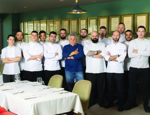 Varoulko Seaside, δημιουργική ψαροφαγία με την υπογραφή του σεφ Λευτέρη Λαζάρου