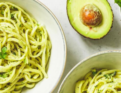 Λιγκουίνι με κρέμα αβοκάντο και άρωμα βασιλικού