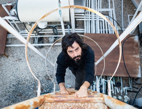 Ο μουσικός Αντώνης Αντωνίου μιλάει στην ATHENS VOICE για το προσωπικό του άλμπουμ «Θρόισμα», την περιοδεία των Monsieur Doumani στην Ιαπωνία και τη rock στροφή του.