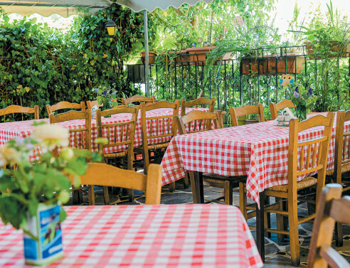 Κισσός, η ταβέρνα που ξυπνά μνήμες από κυριακάτικα οικογενειακά τραπέζια