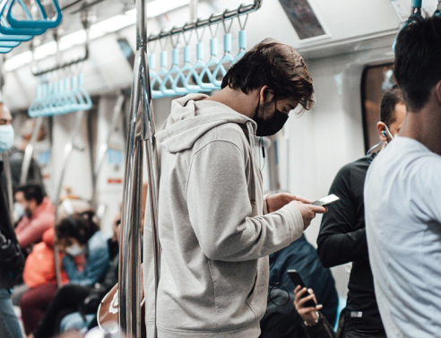 Ο ρόλος της ιολογίας στις συνεχείς προκλήσεις των ειδικών πληθυσμών έναντι της COVID-19 λοίμωξης