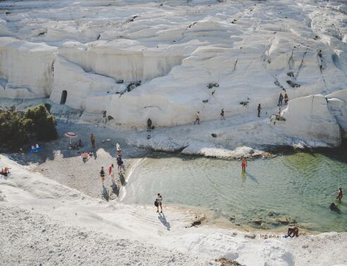 Μια συναρπαστική περιήγηση στα ελληνικά νησιά και σε 25 ξεχωριστούς τουριστικούς προορισμούς της χώρας μας, μέσα από το πρίσμα του National Geographic.