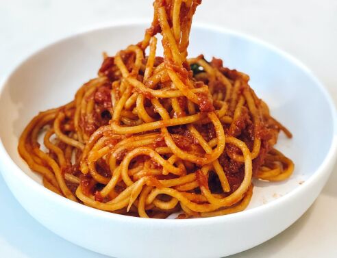 Μακαρονάδα με pesto λιαστής ντομάτας