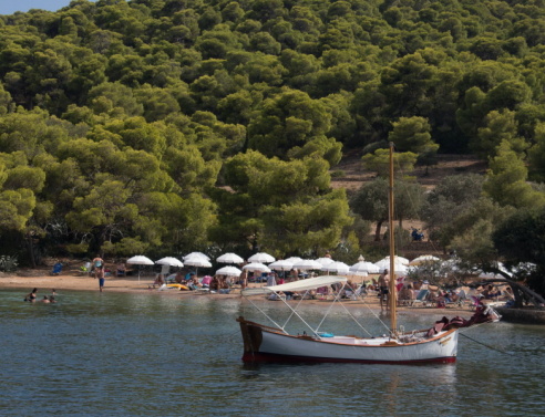 Σπέτσες: Οδηγός για αξιοθέατα, παραλίες, φαγητό, διασκέδαση