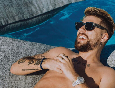 Τραγουδιστής FY