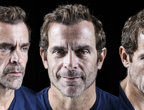 Συνέντευξη με τον Κωνσταντίνο Μαρκουλάκη για την παράσταση The Humans, που σκηνοθετεί, στο θέατρο Μουσούρη