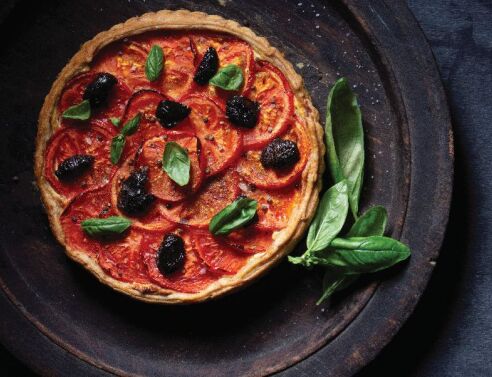 Τάρτα με ντομάτα, ελιές και βασιλικό