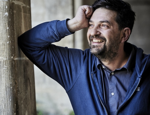 Ο καλλιτεχνικός διευθυντής του Φεστιβάλ της Αβινιόν, Τιάγκο Ροντρίγκες