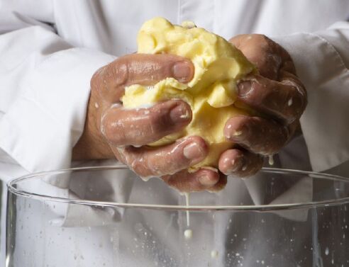 Πώς θα φτιάξεις βούτυρο από κρέμα γάλακτος