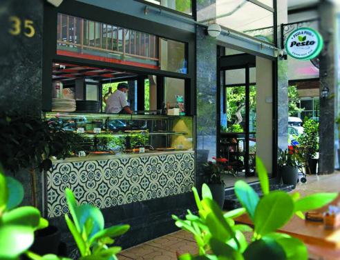 Pesto Pizza & Pasta:  Η πίτσα που λαχταράς