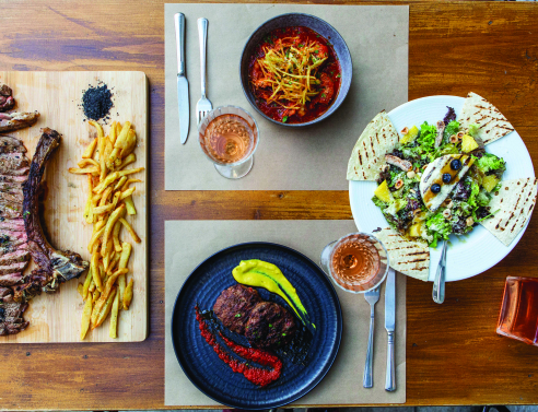 Ροζ Πάνθηρας: Στέκι των καλοφαγάδων για εξαιρετικές κοπές στο Παγκράτι