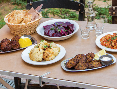 Αυλή: Για νόστιμους μεζέδες και παρεΐστικη διάθεση