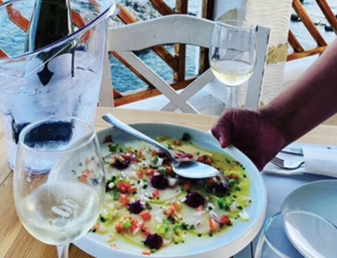 Χρυσόπετρο: Μεσογειακή κουζίνα με σύγχρονες πινελιές στη Σάμο