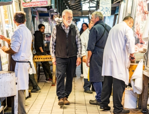 Αργύρης Μπακιρτζής: Συνέντευξη για το θεατρικό έργο «Η δημοπρασία» του Σταύρου Τσιώλη, τους Χειμερινούς Κολυμβητές, τη ζωή του.