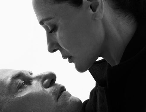 Η Μαρία Ναυπλιώτου και ο Γιώργος Αλεξανδρής στην παράσταση «Το Ακρωτήρι», στο θέατρο Ιλίσια