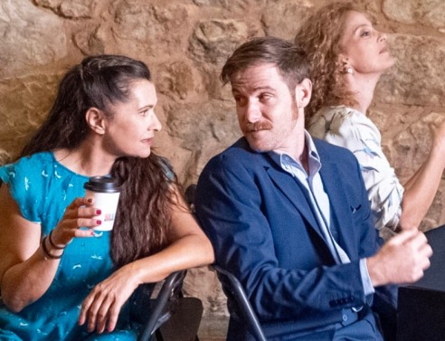 «Κράτα με» στο θέατρο Εν Αθήναις