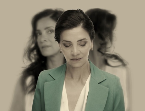 Η Κατερίνα Λέχου πρωταγωνιστεί στην παράσταση «Linda» στο Θεάτρο Επί Κολωνώ