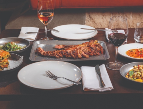 OX Athens: Μια κοσμική ψησταριά έτσι όπως την ονειρευτήκαμε