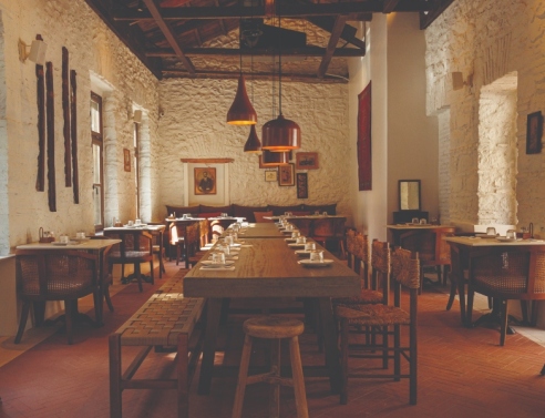 Cinapos: Το ολοκαίνουργιο μεζεδοπωλείο του Πάνου Ιωαννίδη είναι πολύ νόστιμο