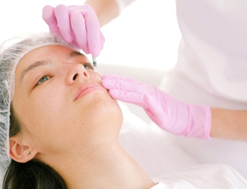 Μη επεμβατικές θεραπείες αντιγήρανσης και ανανέωσης του δέρματος  