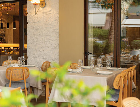 ΦΙΣ Fish & Drinks: Τέλεια ψαροφαγία και ατέλειωτα γλέντια