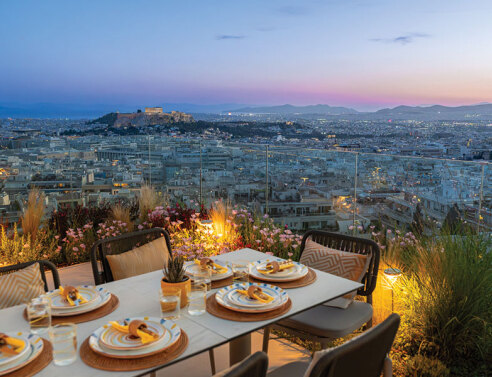 Vertigo Pool & Sunset Bar στην κορυφή του St. George Lycabettus