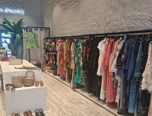 Everybody Knows Hydra: Όταν η αισθητική γίνεται εμπειρία