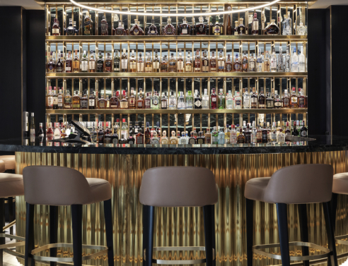 Plato Lounge Bar: Το νέο theater ritual της Αθήνας στο Academias Hotel
