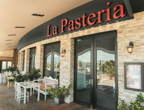Η La Pasteria επιστρέφει με καλοκαιρινή διάθεση