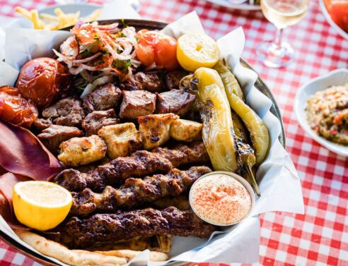 Κυρ Αρίστος: Αυθεντικό κεμπάπ που λιώνει στο στόμα 