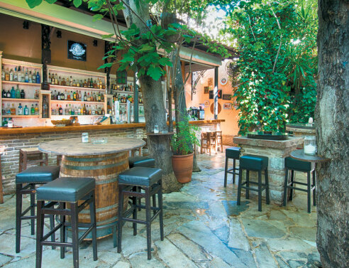 Mojo Club: Specialty coffee σε καταπράσινο κήπο