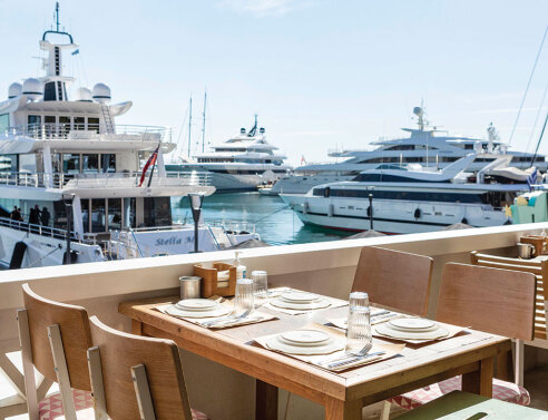 Hams & Clams: Το ατμοσφαιρικό oyster bar στη Μαρίνα Ζέας